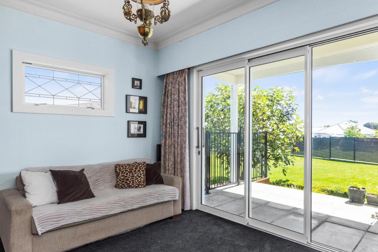 Live Large In The Village Havelock North Exterior photo
